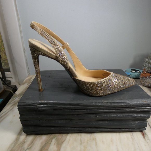 Sexy Betsey Johnson Women's SB-Rocky Pump, Light Gold, 8 - Picture 3 of 10